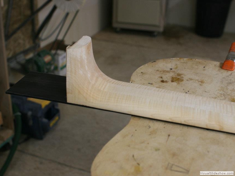 022_fingerboard_attached_to_neck