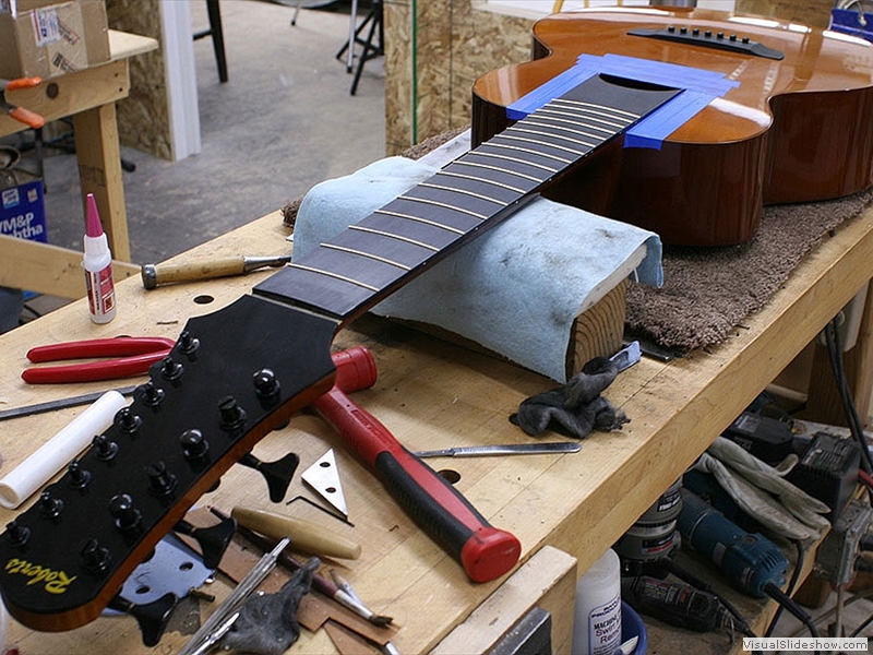 044_tuners_and_frets_completed